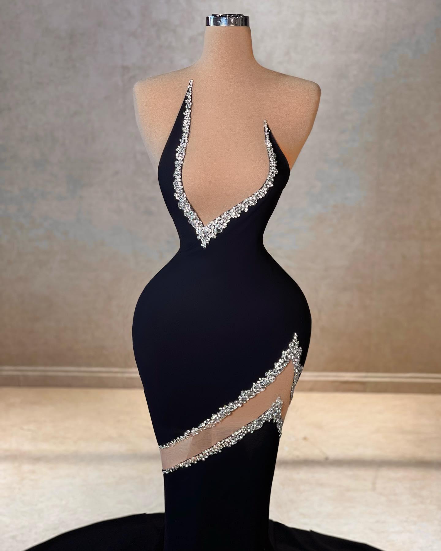 Elegante Meerjungfrau V-Ausschnitt Ärmelloses Strass Satin Tüll Ballkleider