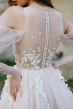 Vestidos de novia elegantes con escote redondo y mangas largas de tul con flores