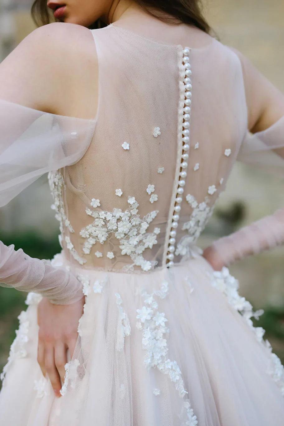 Vestidos de novia elegantes con escote redondo y mangas largas de tul con flores