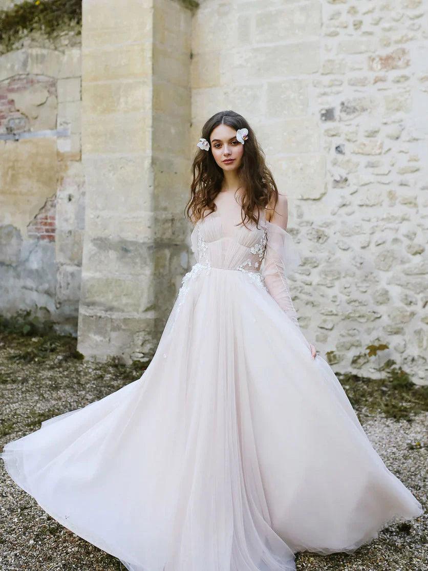 Vestidos de novia elegantes con escote redondo y mangas largas de tul con flores