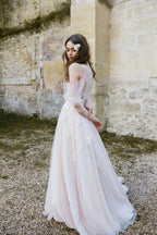 Vestidos de novia elegantes con escote redondo y mangas largas de tul con flores