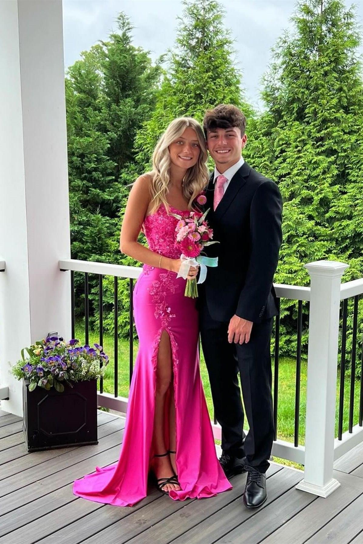 Fabelhaftes, säulenförmiges, ärmelloses Ballkleid aus Satin mit Spaghettiträgern und Applikationen und Schlitz vorn in Rosa