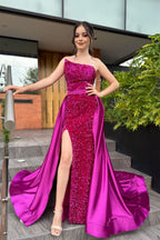 Fabelhaftes säulenförmiges, trägerloses, ärmelloses, rosa Satin-Ballkleid mit Paillettenschlitz