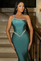 Fabuloso vestido de fiesta largo de sirena verde con un solo hombro, sin mangas y con brillo