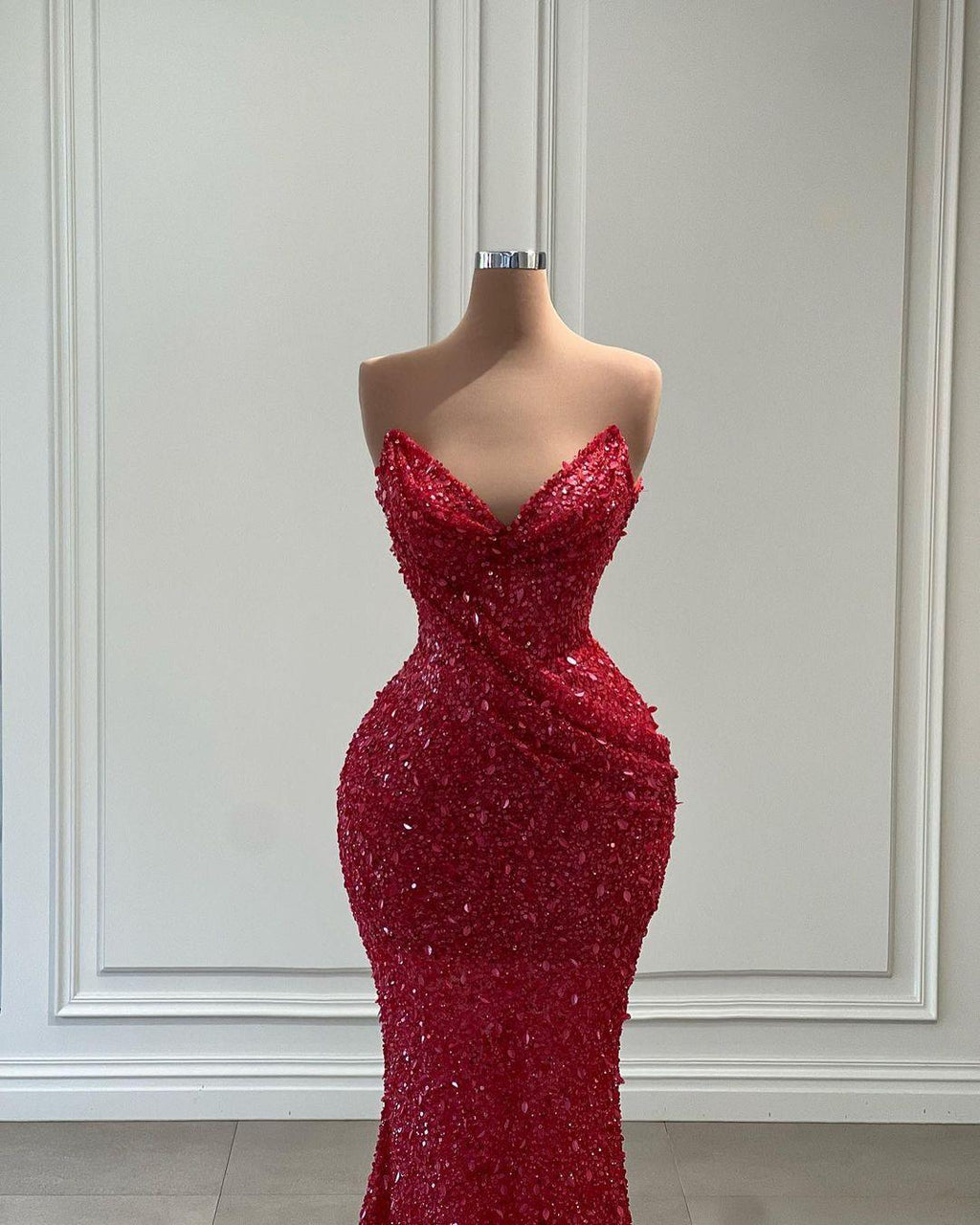 Fabelhaftes langes rotes ärmelloses Meerjungfrau-Ballkleid mit V-Ausschnitt und Pailletten