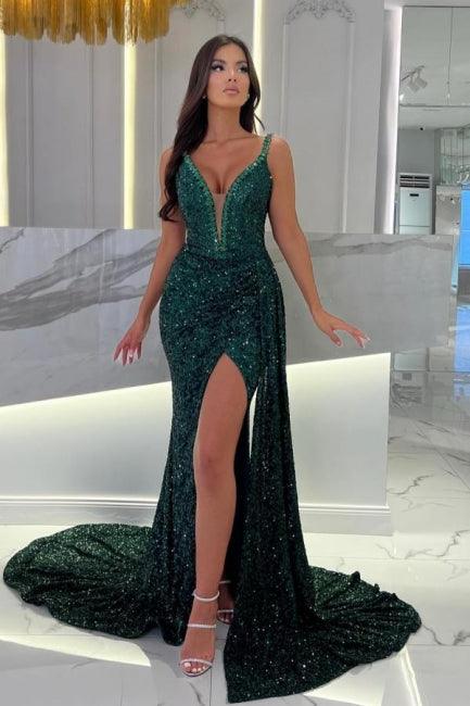 Bodenlanges dunkelgrünes Ballkleid mit Trägern, herzförmigem Ausschnitt und Schlitz vorn mit Pailletten