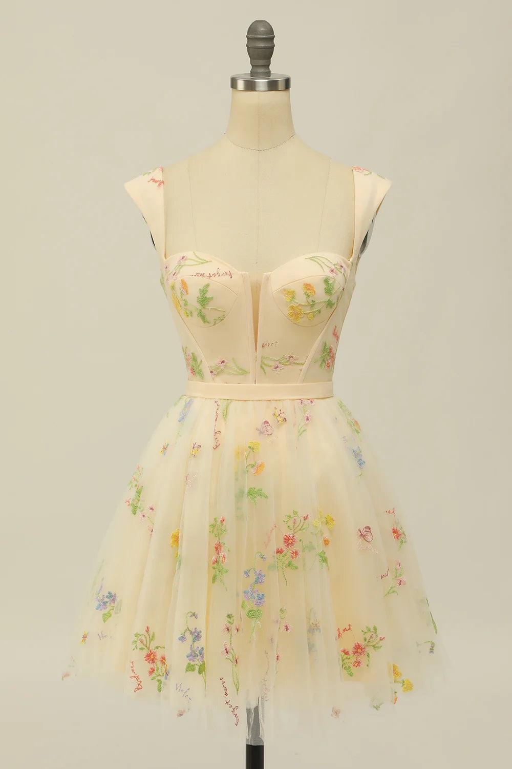 Floral Embroidery Sweetheart A-Line Homecoming Dress Short Party Dress