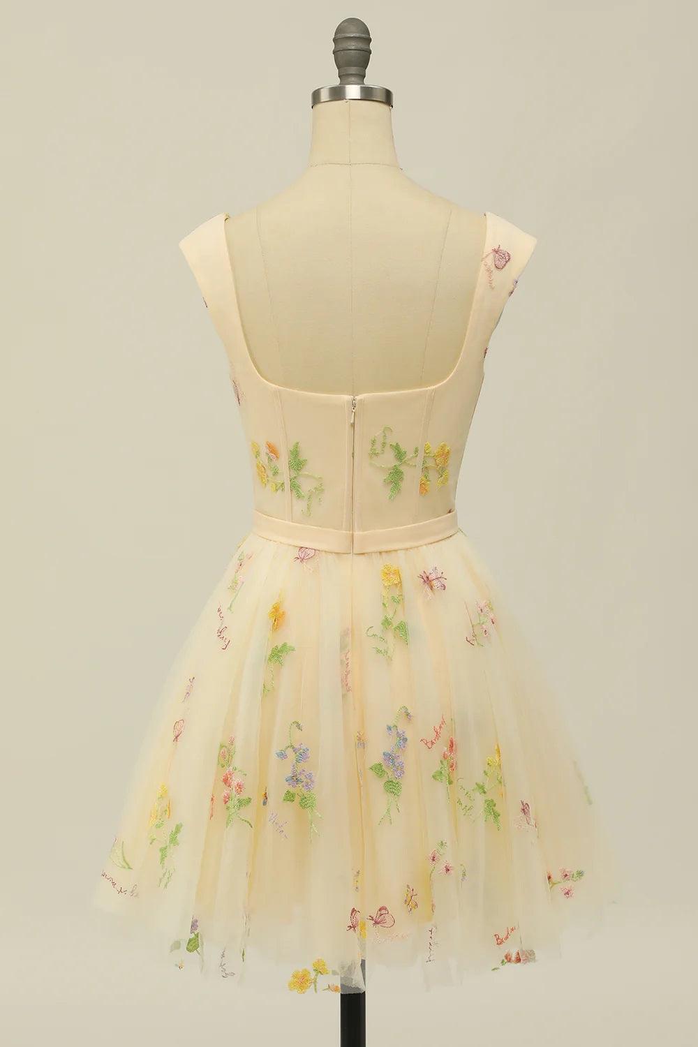 Floral Embroidery Sweetheart A-Line Homecoming Dress Short Party Dress