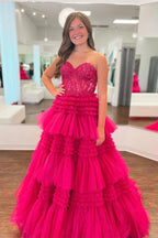 Vestido de fiesta largo de tul fucsia con apliques multicapa sin tirantes y corte A
