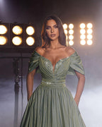 Glamouröses, langes, schulterfreies, mit Perlen besetztes, paillettenbesetztes A-Linien-Ballkleid in Altrosa