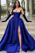 Glamouröses langes königsblaues A-Linien-Ballkleid aus Glitzersatin mit Schlitz