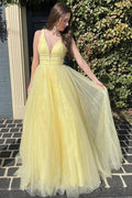 Vestido de fiesta largo de tul con cuentas y corte A en amarillo brillante