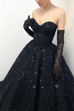 Wunderschönes langes schwarzes A-Linien-Ballkleid mit herzförmigem Ausschnitt und Spitze