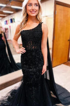 Wunderschönes langes schwarzes One-Shoulder-Meerjungfrau-Glitzer-Ballkleid mit Spitze