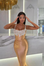 Wunderschönes langes Meerjungfrau-Ballkleid in Gold mit Ärmeln und Glitzer
