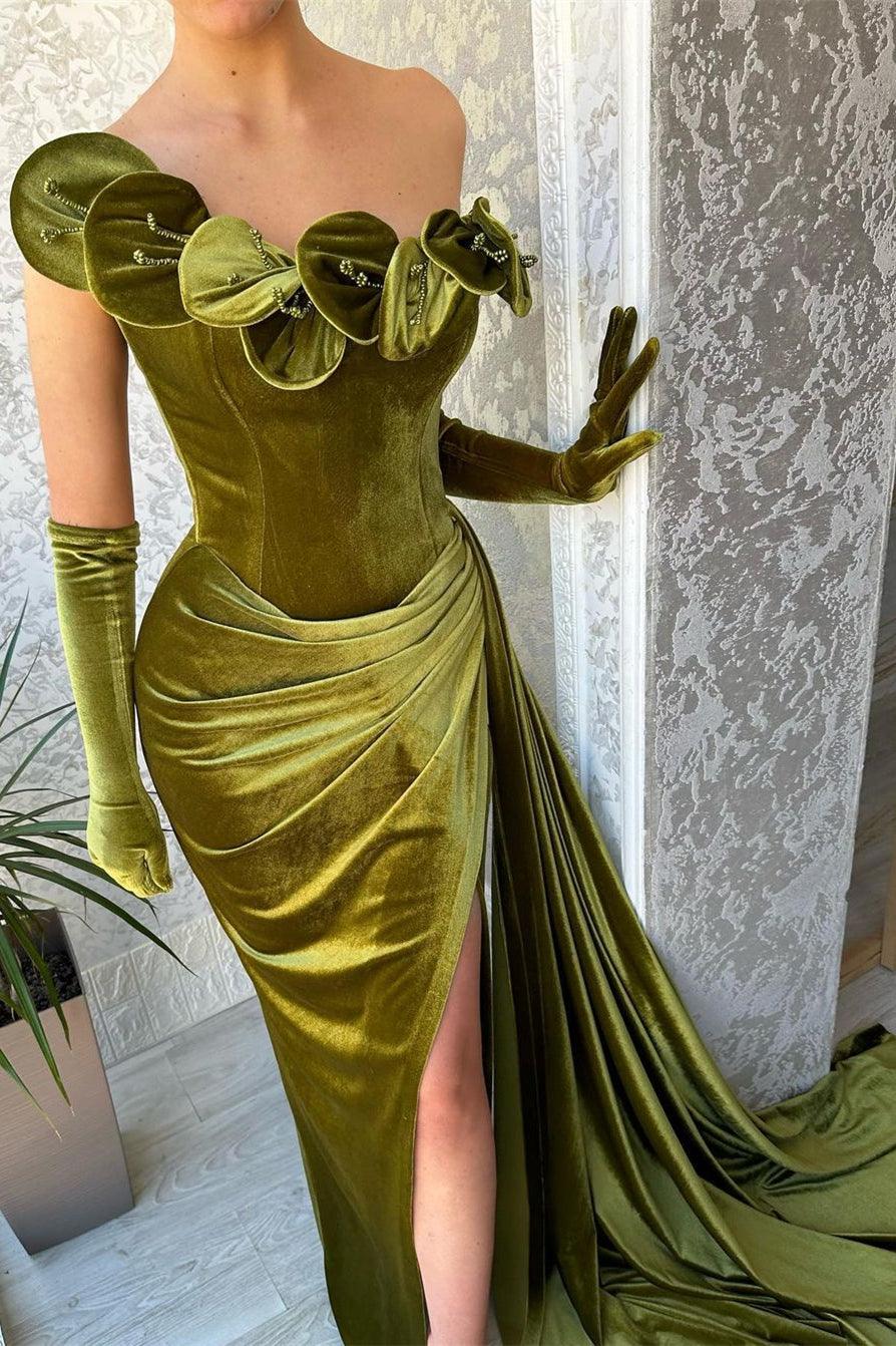 Grünes Ballkleid mit einer Schulter, trägerlos, Rüschen und Schlitz