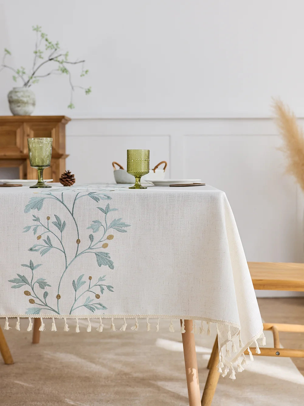 Hot-selling tablecloth embroidered floral plant cover tablecloth, suitable for home and commercial use