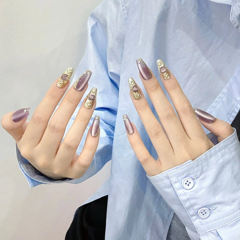 Uñas postizas artificiales pintadas a mano con diseño de lazo mixto de diamantes de imitación, estilo dulce y genial, en negro y rosa. 