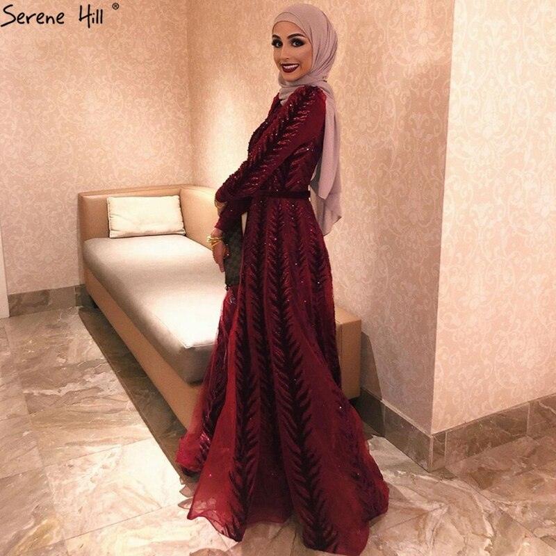 Weinrotes Abendkleid aus Samt mit langen Ärmeln, luxuriöses Design, Perlenbesatz, formelles Kleid 2024, Serene Hill, Übergröße LA60903 