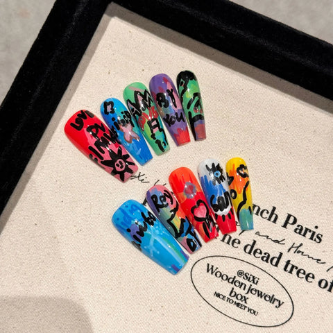 Hot Girls Artificial Stick on Nails Custom Graffiti Press on Nails