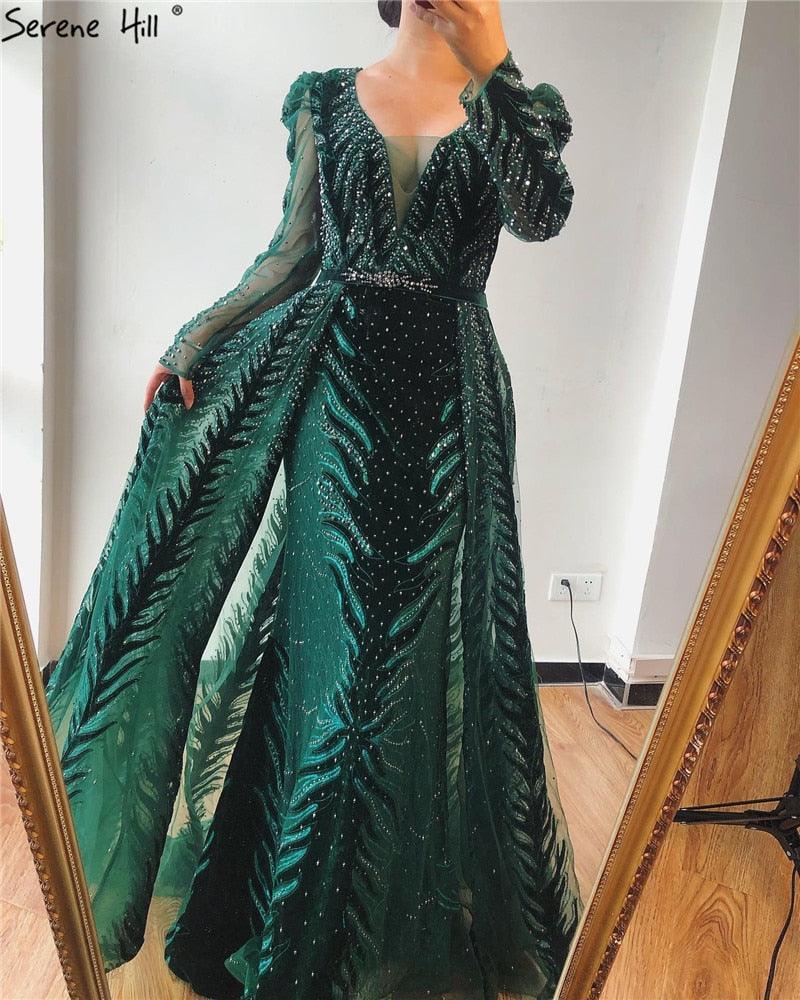 Weinrotes Abendkleid aus Samt mit langen Ärmeln, luxuriöses Design, Perlenbesatz, formelles Kleid 2024, Serene Hill, Übergröße LA60903 