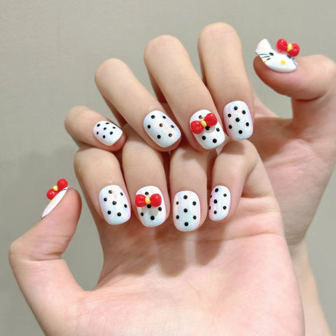 Venta caliente de uñas cortas manuales con lazo de lunares moldeado a mano en 3D 