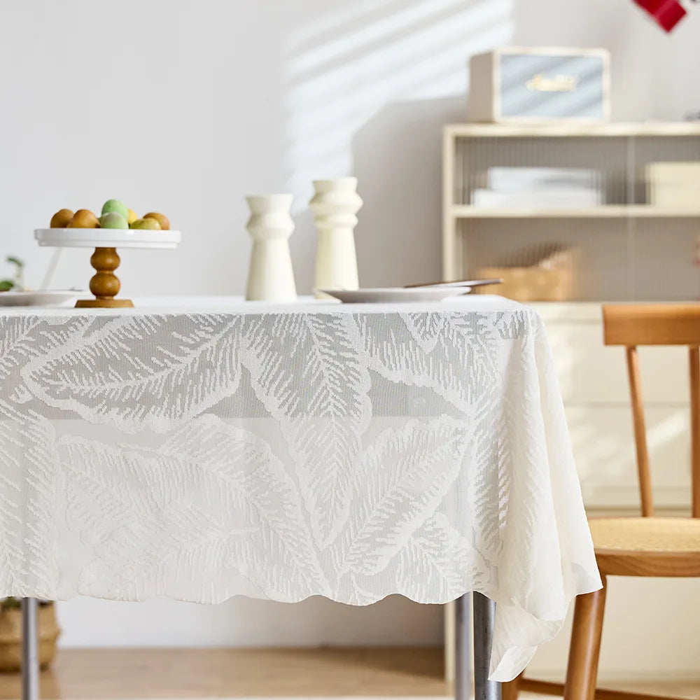 Retro lace tablecloth, beautiful atmosphere, multi-functional tablecloth, suitable for dining table, coffee table, rectangular table, home decoration.
