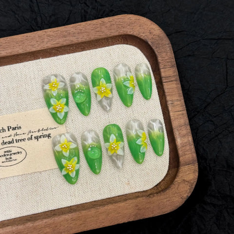 Green embossed floral wavy cat-eye handmade wearable nails