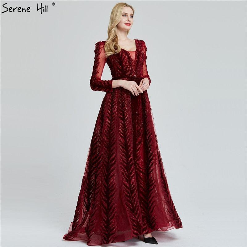 Weinrotes Abendkleid aus Samt mit langen Ärmeln, luxuriöses Design, Perlenbesatz, formelles Kleid 2024, Serene Hill, Übergröße LA60903 
