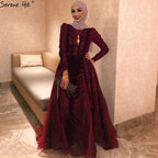 Weinrotes Abendkleid aus Samt mit langen Ärmeln, luxuriöses Design, Perlenbesatz, formelles Kleid 2024, Serene Hill, Übergröße LA60903 