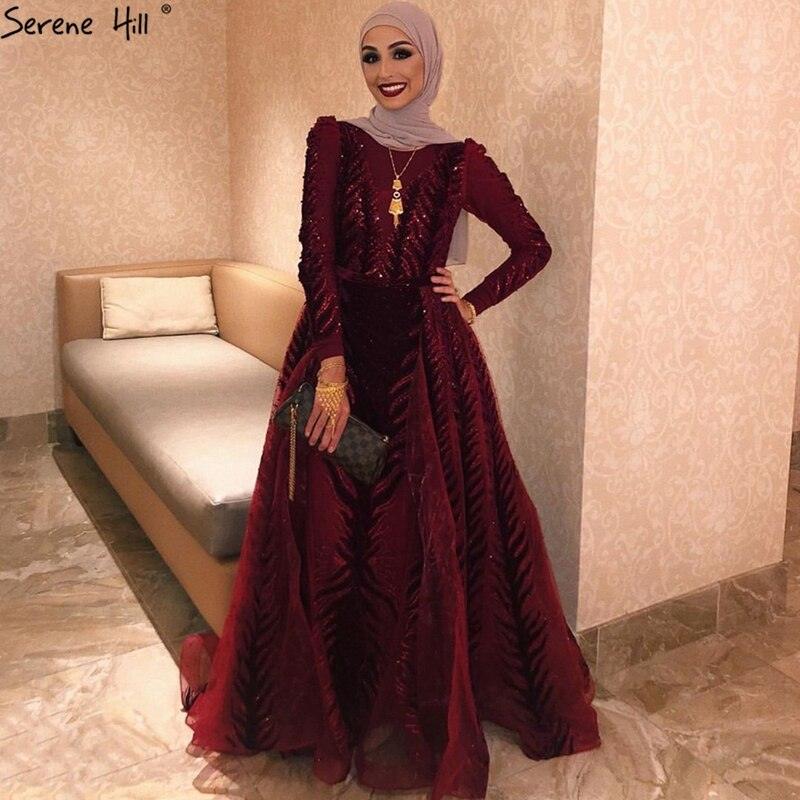 Weinrotes Abendkleid aus Samt mit langen Ärmeln, luxuriöses Design, Perlenbesatz, formelles Kleid 2024, Serene Hill, Übergröße LA60903 