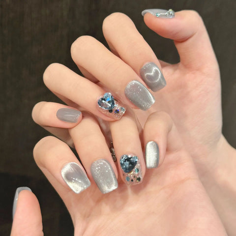 In vogue Heart-shaped Cat-eye Short Translucent Fair-skinned False Nails, Handcrafted for Easy Wear