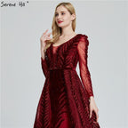 Weinrotes Abendkleid aus Samt mit langen Ärmeln, luxuriöses Design, Perlenbesatz, formelles Kleid 2024, Serene Hill, Übergröße LA60903 