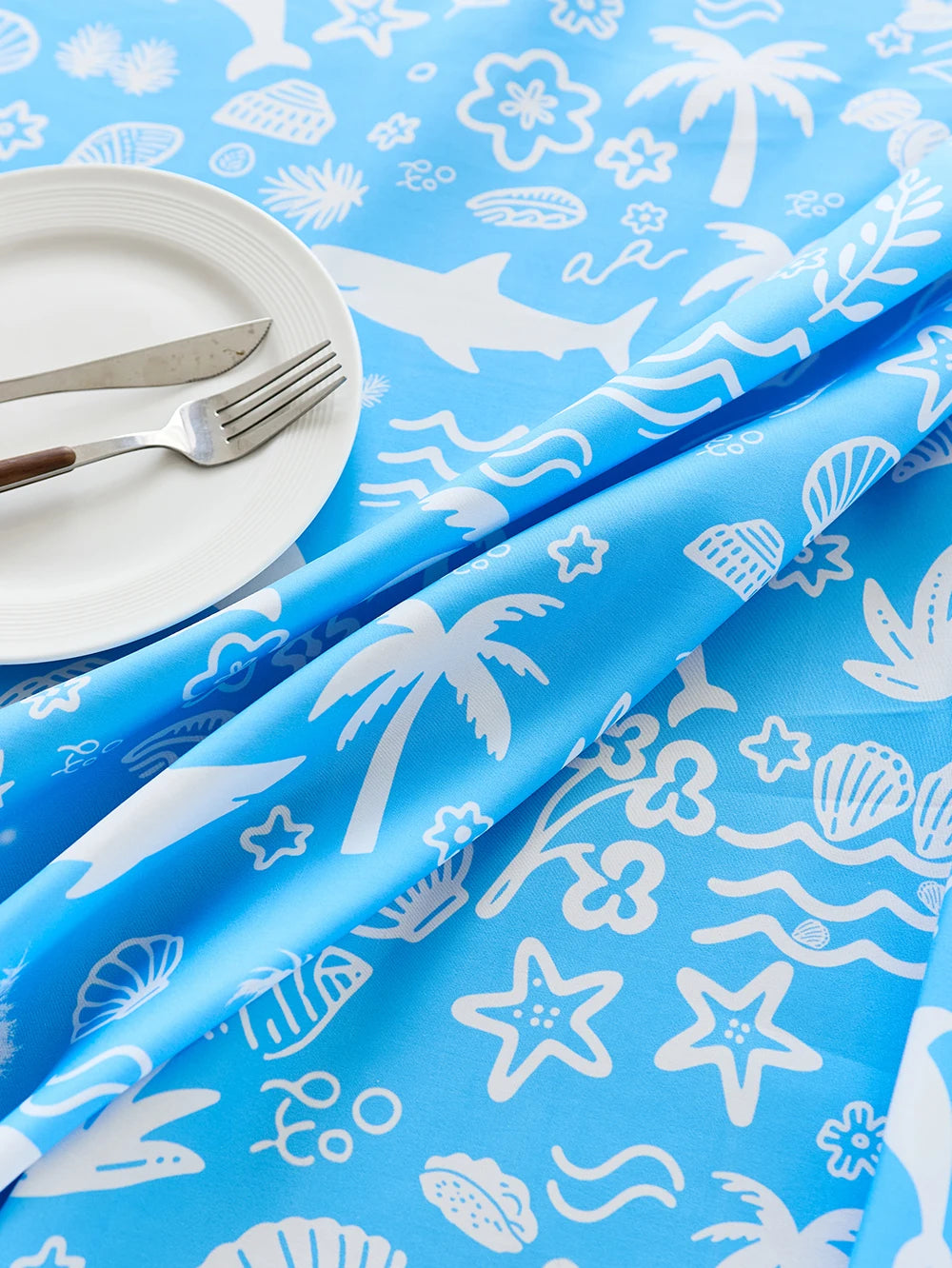Pastoral cartoon printed polyester waterproof, oil-proof and durable, reusable, customizable rectangular dining table cover