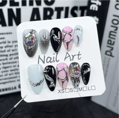 Modische Mandel-Nagelaufkleber. Beliebter Presskleber zum Auftragen mit dem Finger. 