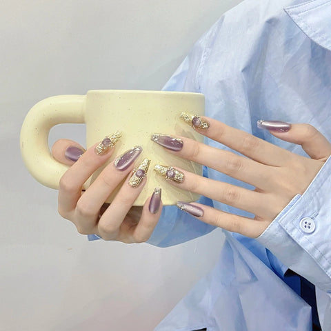 Uñas postizas artificiales pintadas a mano con diseño de lazo mixto de diamantes de imitación, estilo dulce y genial, en negro y rosa. 