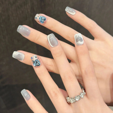 In vogue Heart-shaped Cat-eye Short Translucent Fair-skinned False Nails, Handcrafted for Easy Wear