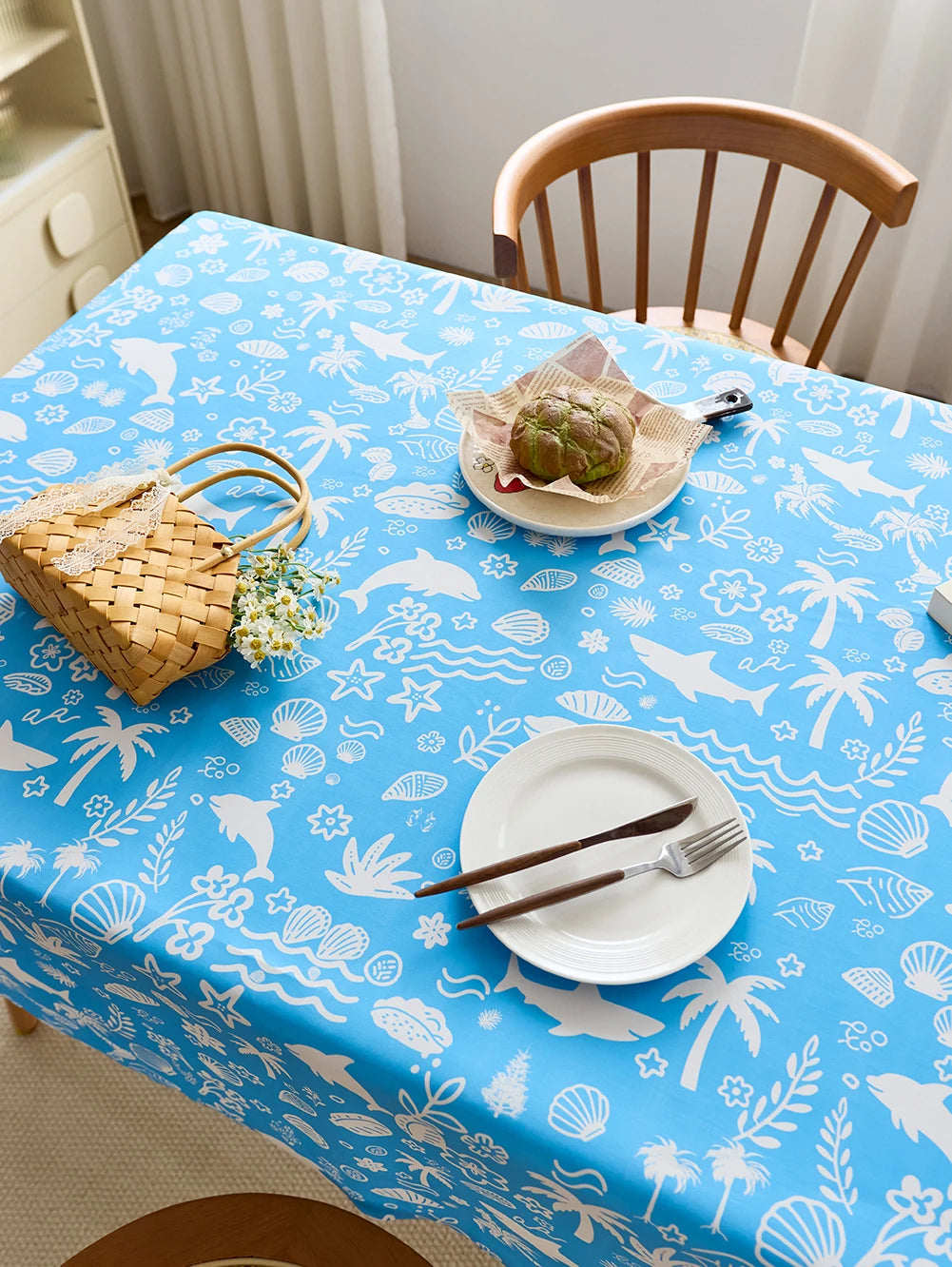 Pastoral cartoon printed polyester waterproof, oil-proof and durable, reusable, customizable rectangular dining table cover