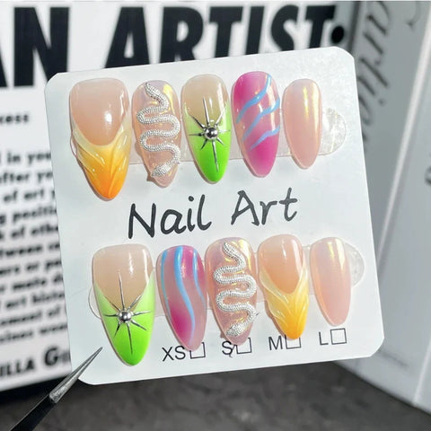 Modische Mandel-Nagelaufkleber. Beliebter Presskleber zum Auftragen mit dem Finger. 