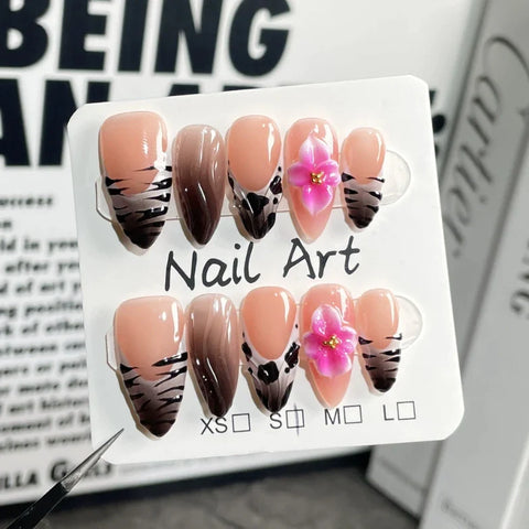 Modische Mandel-Nagelaufkleber. Beliebter Presskleber zum Auftragen mit dem Finger. 