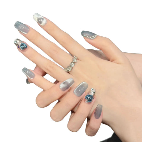 In vogue Heart-shaped Cat-eye Short Translucent Fair-skinned False Nails, Handcrafted for Easy Wear