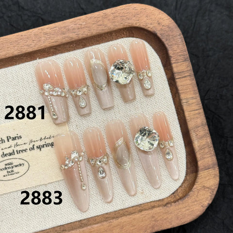 Langes Aufdrücken von Nagelspitzen Hochwertige große Strasssteine Nagel Charms Handgemachte Acryl Gel Nägel Custom 