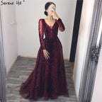 Weinrotes Abendkleid aus Samt mit langen Ärmeln, luxuriöses Design, Perlenbesatz, formelles Kleid 2024, Serene Hill, Übergröße LA60903 