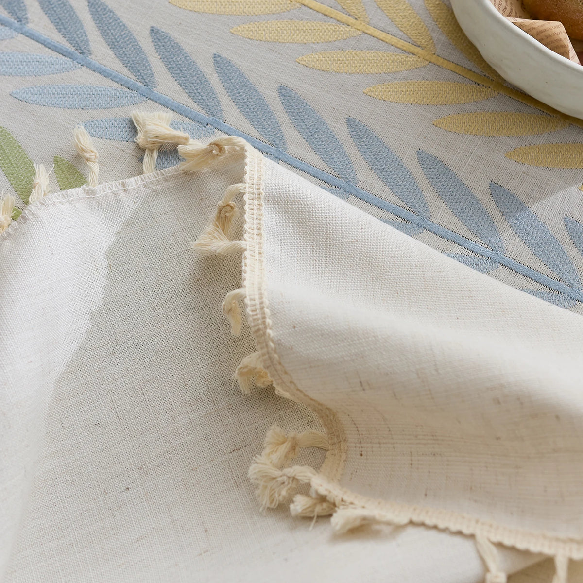 Dust embroidered rectangular tablecloth banquet tablecloth wheat brown 140 X 140 cm