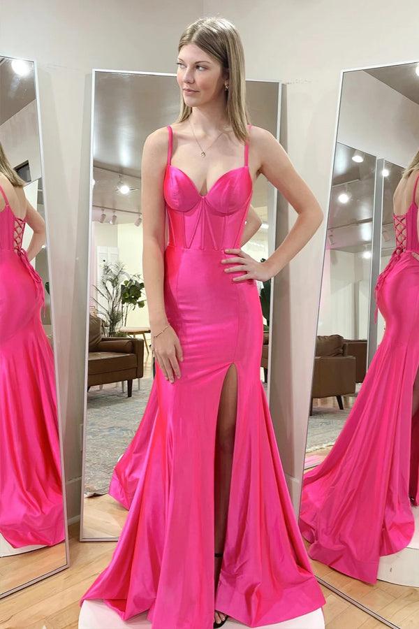 Vestido de fiesta largo de satén con tirantes de sirena en rosa intenso y abertura