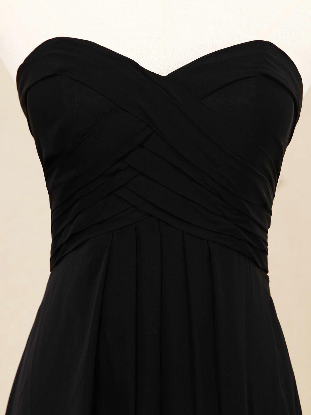 Vestido de dama de honor de gasa largo hasta el suelo, escote corazón, sin tirantes y fruncido entrecruzado