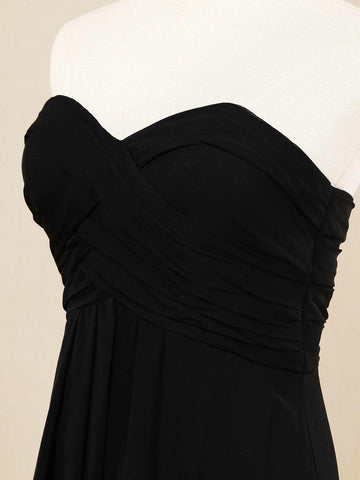Robe de demoiselle d'honneur en mousseline de soie longue au sol, décolleté en cœur, sans bretelles, avec fronces croisées 