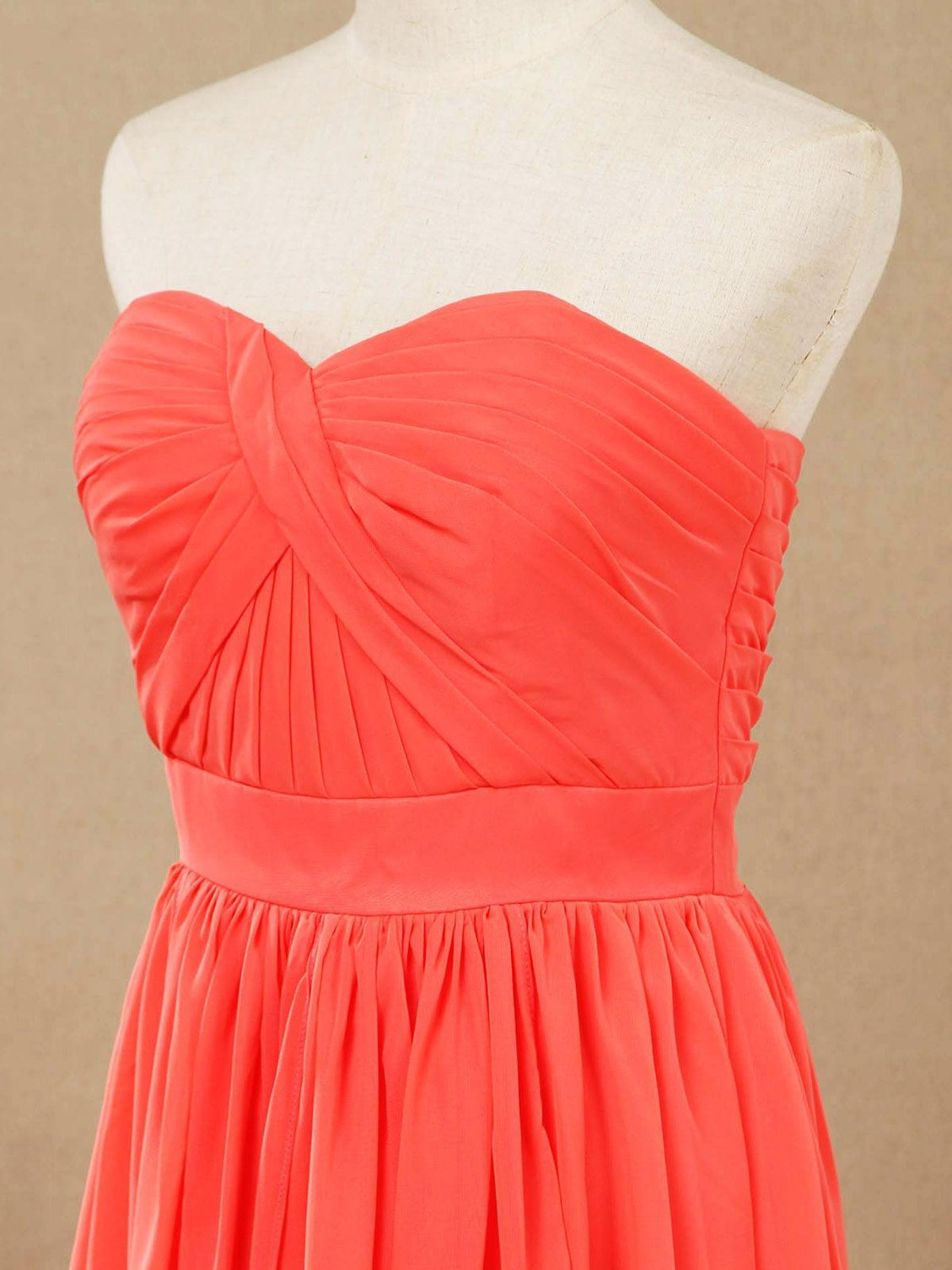 Vestido de dama de honor convertible de gasa coral, corte A, un hombro, cuello halter, sin tirantes, escote en forma de corazón