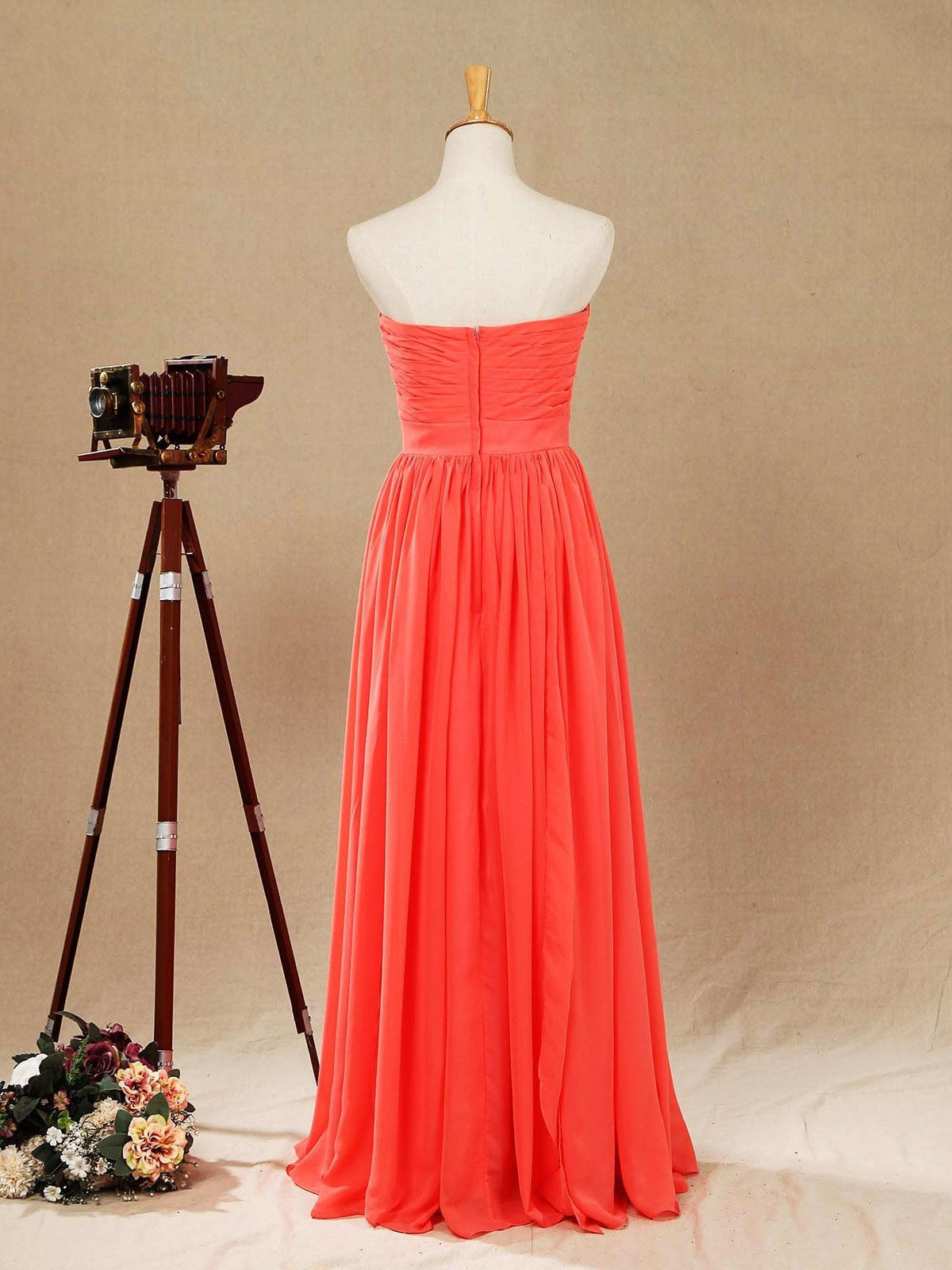 Vestido de dama de honor convertible de gasa coral, corte A, un hombro, cuello halter, sin tirantes, escote en forma de corazón
