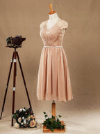 Numbersea Spitzen-Brautjungfernkleid aus Chiffon mit V-Ausschnitt und Flügelärmeln, durchsichtiger Rücken mit Knopf 